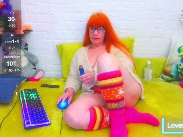 FoxyMature's BongaCams show and profile