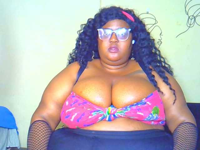 BellyGoddess live cam on BongaCams