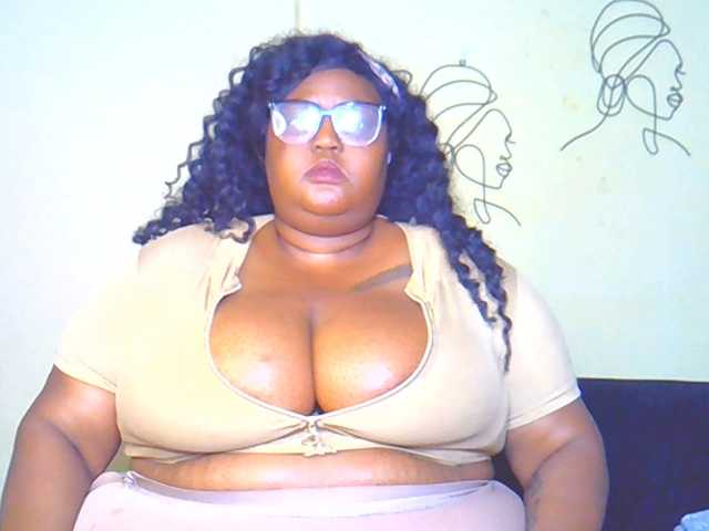 BellyGoddess live cam on BongaCams