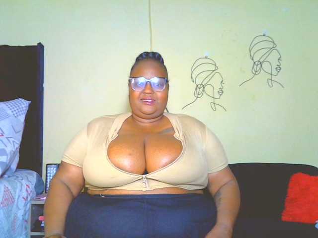 BellyGoddess live cam on BongaCams