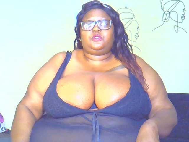 BellyGoddess live cam on BongaCams