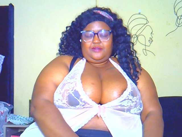 BellyGoddess live cam on BongaCams