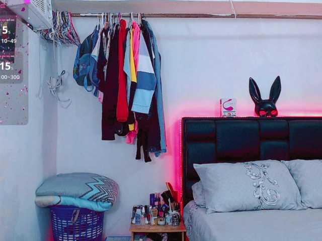 vikynaughty live webcam show