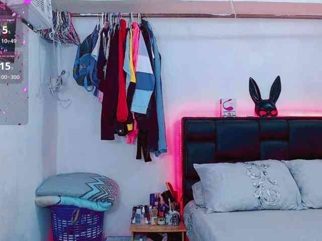 vikynaughty Live Webcam on BongaCams