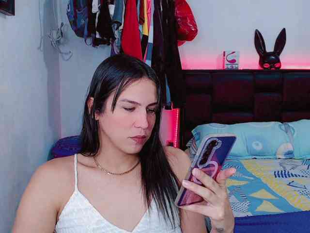 vikynaughty Live Webcam on BongaCams