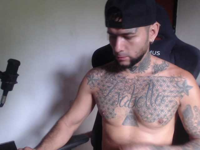CRIXXO7 — live male cam