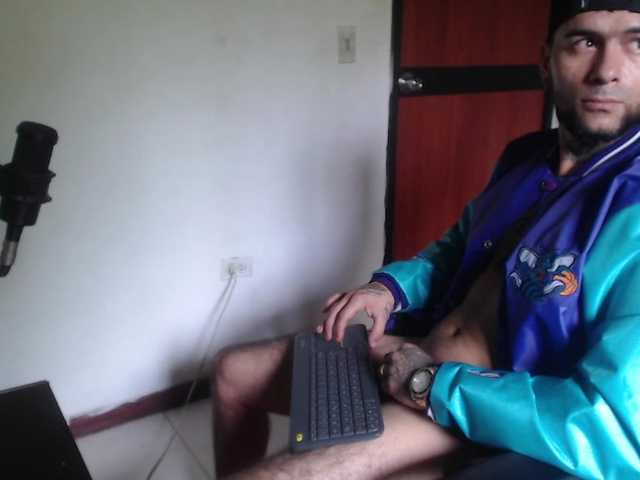 CRIXXO7 — live male cam