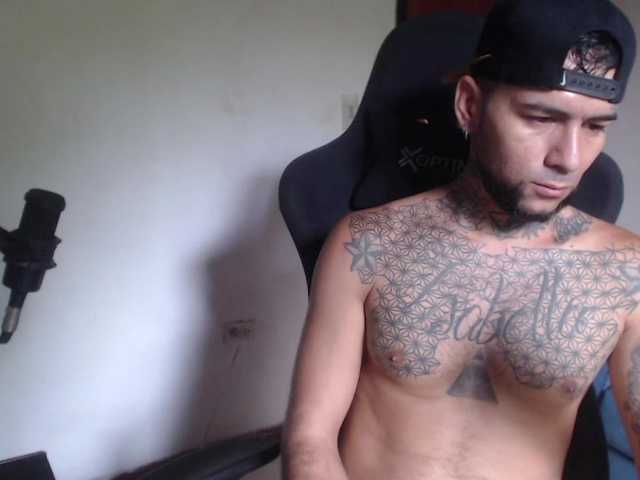 CRIXXO7 — live male cam