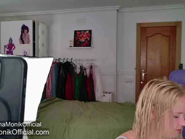 Anna_Monik webcam