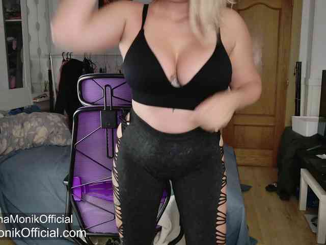 Anna_Monik webcam
