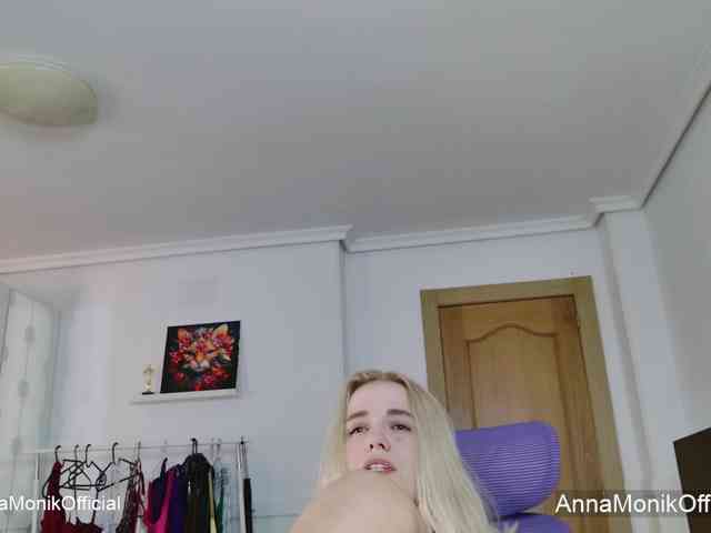 Anna_Monik webcam