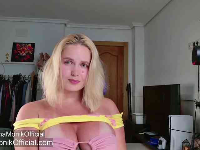 Anna_Monik webcam