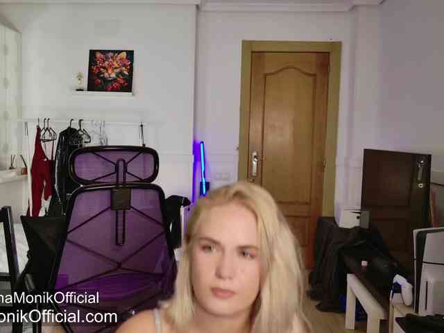Anna_Monik webcam