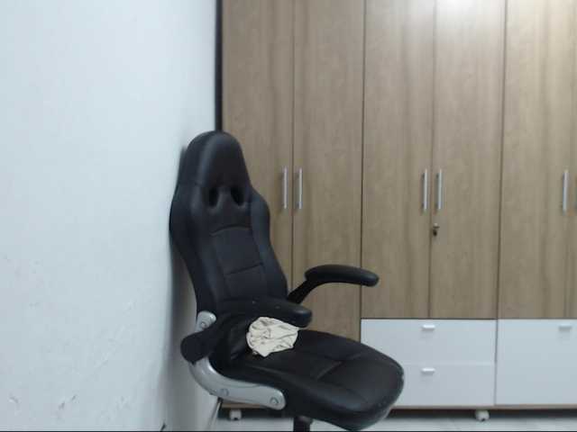 RoxanaMilf's BongaCams show and profile