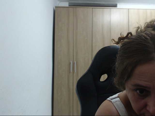 RoxanaMilf's BongaCams show and profile