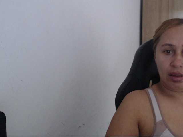 RoxanaMilf live cam preview