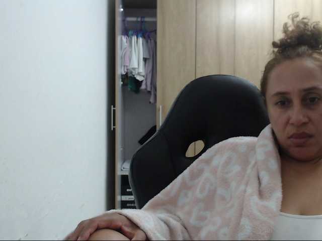 RoxanaMilf's BongaCams show and profile