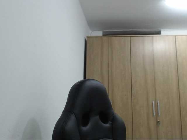 RoxanaMilf's BongaCams show and profile