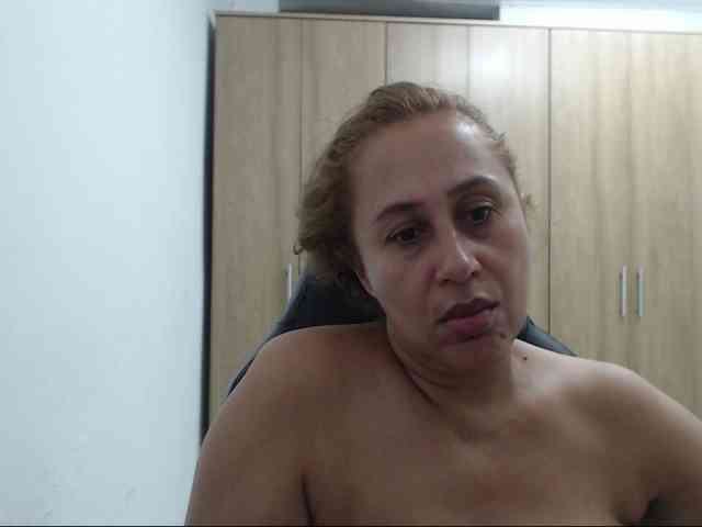 RoxanaMilf webcam