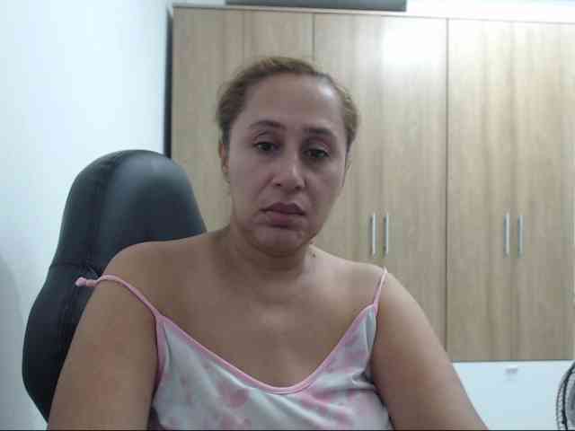 RoxanaMilf webcam