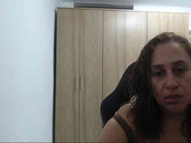 RoxanaMilf webcam