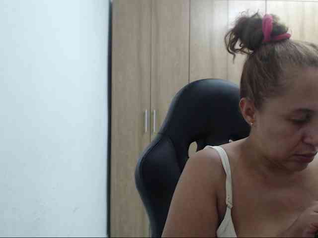RoxanaMilf webcam