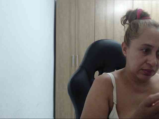 RoxanaMilf webcam