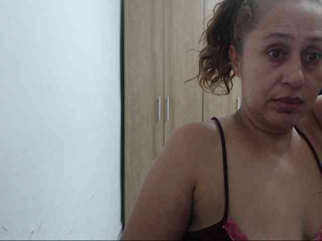 RoxanaMilf webcam