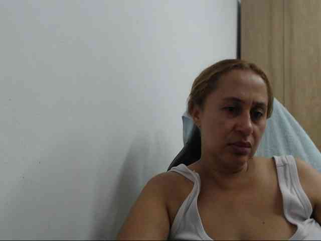 RoxanaMilf webcam