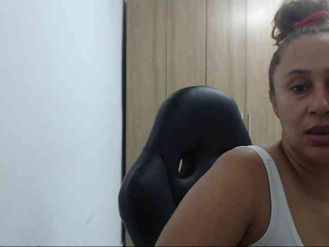 RoxanaMilf webcam