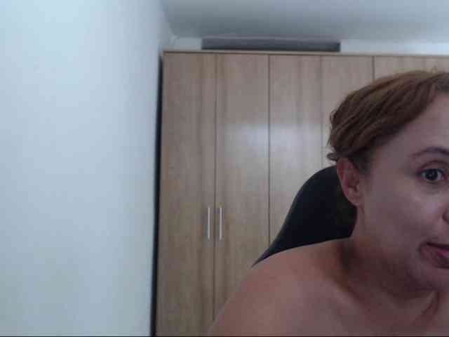 RoxanaMilf webcam
