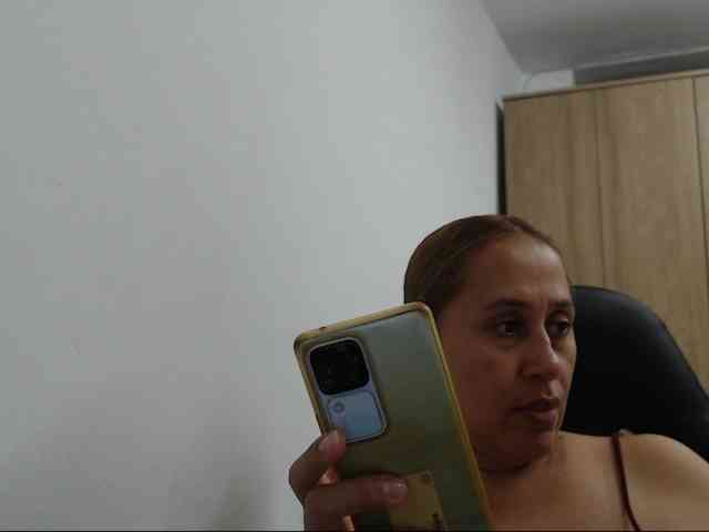 RoxanaMilf webcam