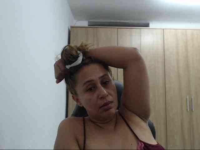 RoxanaMilf webcam
