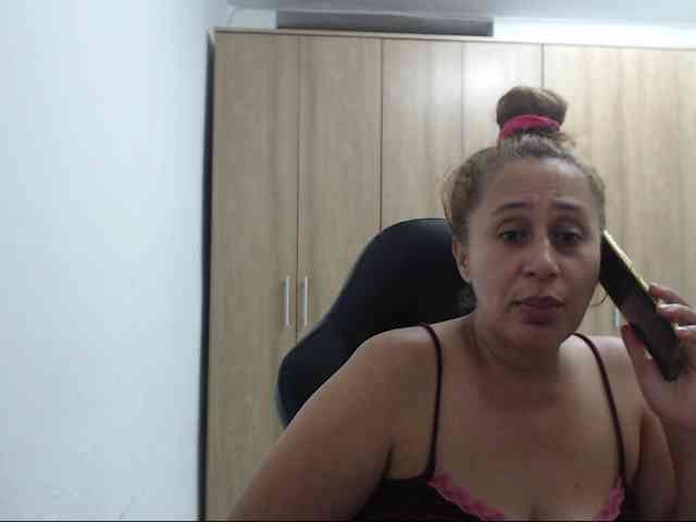 RoxanaMilf webcam