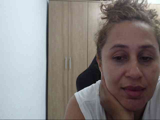 RoxanaMilf webcam