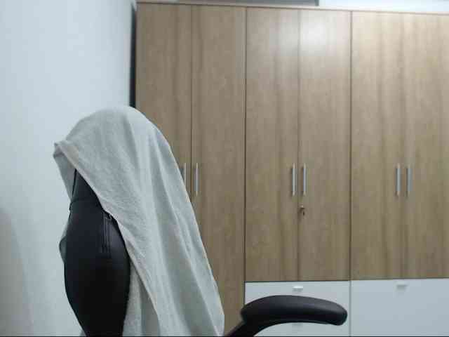 RoxanaMilf webcam