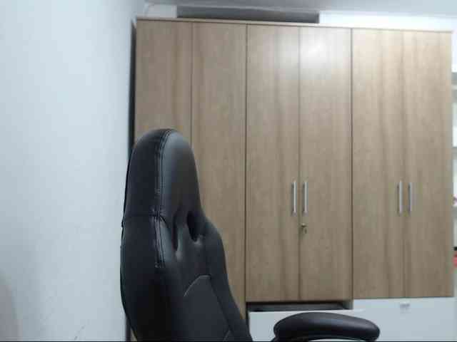 RoxanaMilf webcam