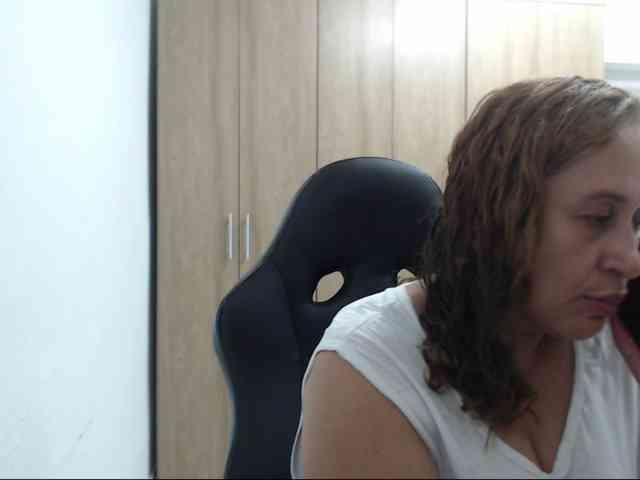RoxanaMilf webcam