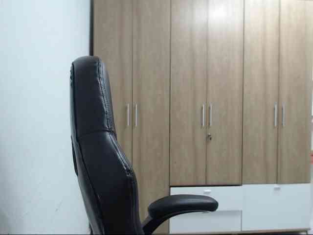 RoxanaMilf webcam