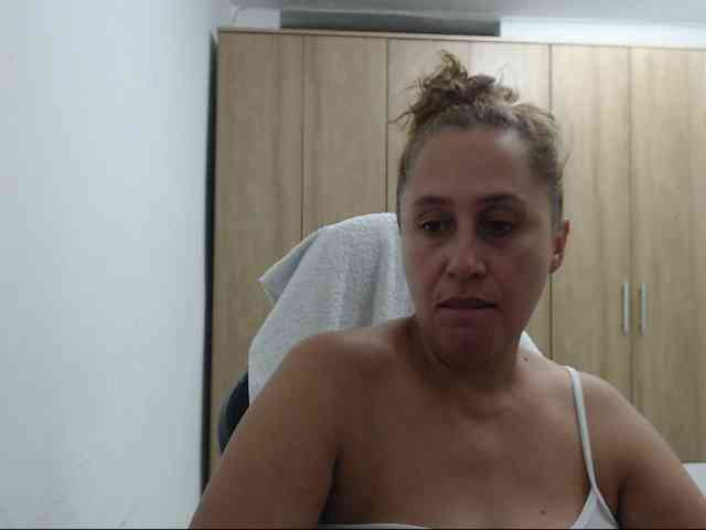 RoxanaMilf webcam