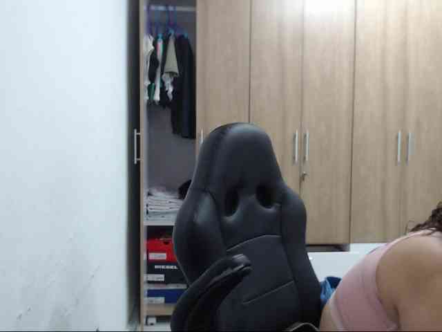 RoxanaMilf webcam
