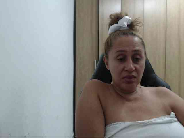 RoxanaMilf webcam