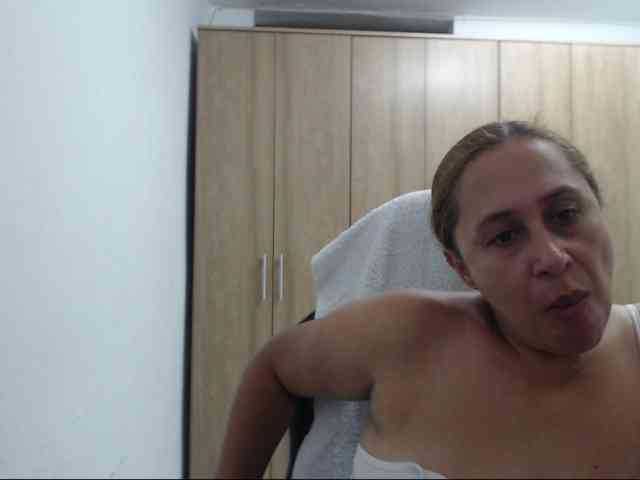 RoxanaMilf webcam