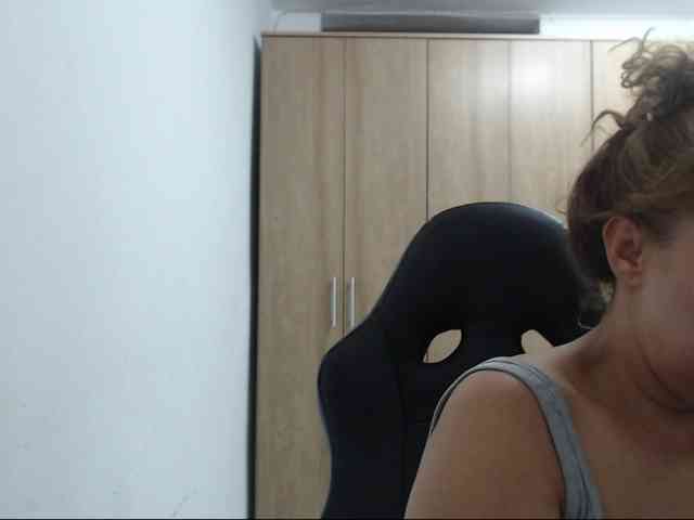 RoxanaMilf webcam