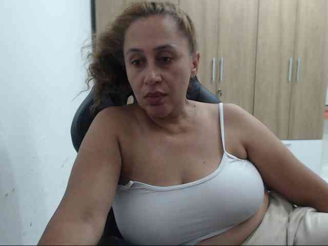 RoxanaMilf webcam