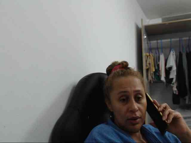 RoxanaMilf webcam