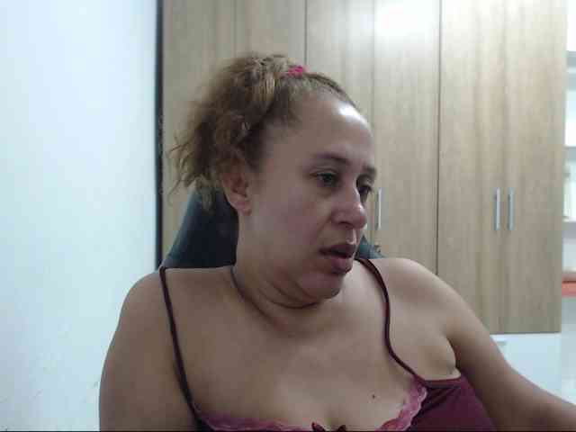 RoxanaMilf webcam