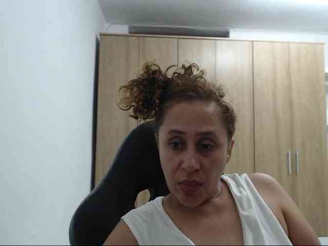 RoxanaMilf webcam