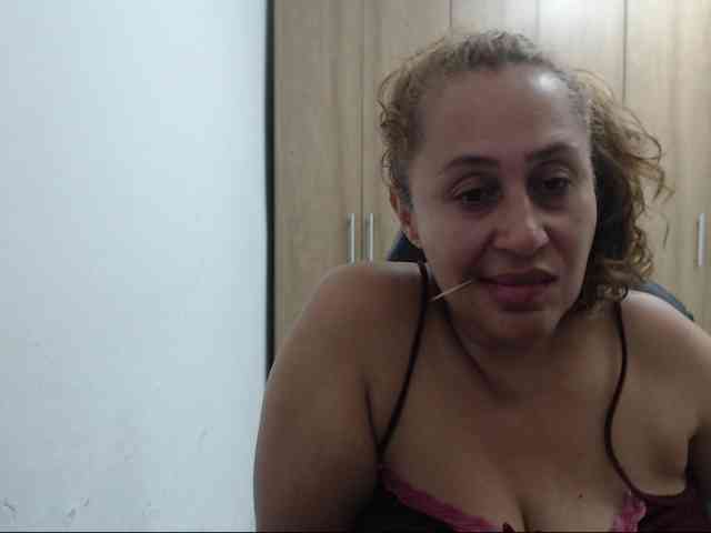 RoxanaMilf webcam