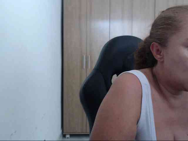 RoxanaMilf webcam